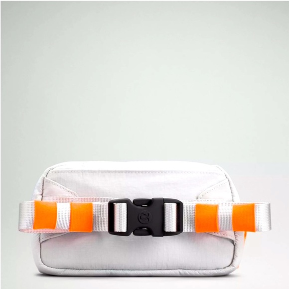 Lululemon Athletica Mini Belt Bag - Vapor VPOR release 2022 Rare - Picture 3 of 11